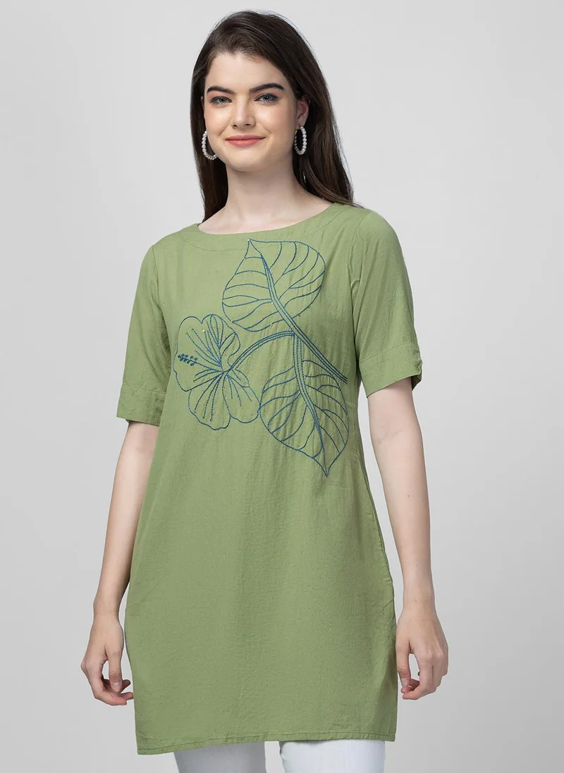 جلو باص جلوبس قميص نسائي بياقة قارب مطرز بالزهور